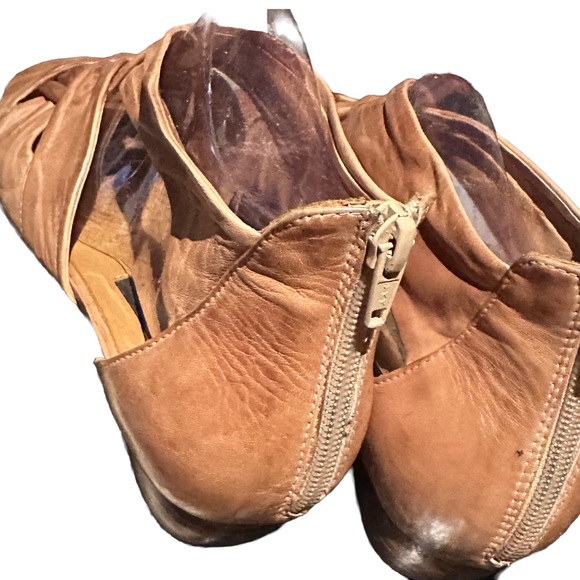 Everybody Natural Calf Leather Sandal - Picture 2 of 4